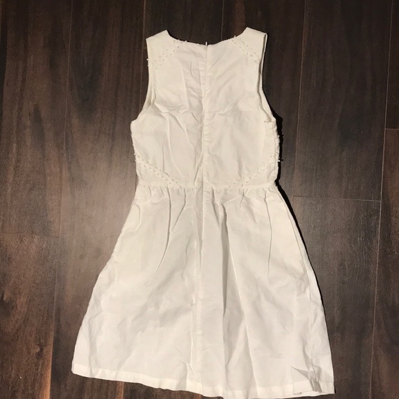 Mini pompons white dress with pockets! 🌸 - Picture 3 of 3